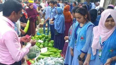 গোয়ালন্দে শিক্ষক-শিক্ষার্থীদের উদ্যোগে নায্যমূল্যের সবজির বাজার