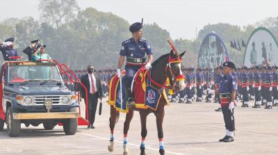 পুলিশের ২৫২ ক্যাডেট এসআইকে অব্যাহতি