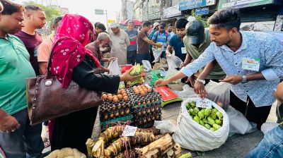 ব্যবসায়ীদের সিন্ডিকেট ভাঙতে নাটোরে শিক্ষার্থীদের ‘জনতার বাজার’