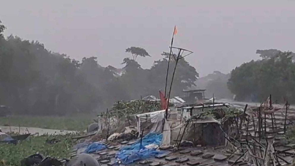 বাগেরহাটে বৃষ্টি ও দমকা হাওয়া, উপকূলজুড়ে আতঙ্ক