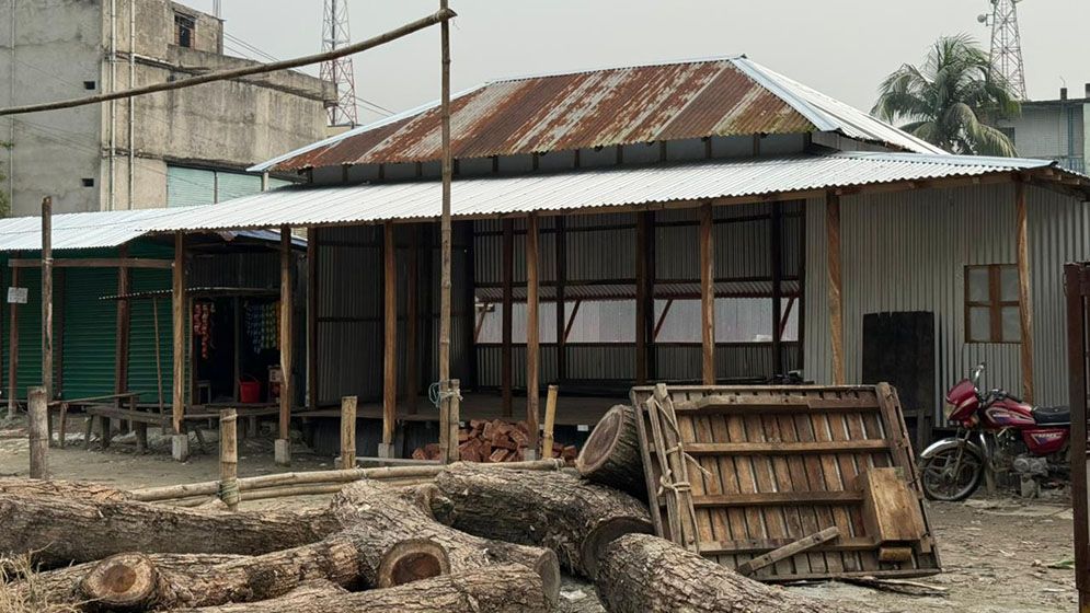 মসজিদের জায়গা দখলে নিয়ে বিএনপির ক্লাব