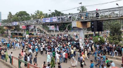 সাত কলেজের শিক্ষার্থীদের সড়ক অবরোধ, বিক্ষোভ