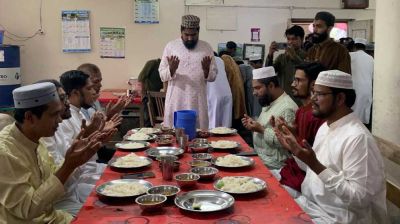 খাবারের মান বাড়াতে চবির এক হলের দায়িত্বে শিক্ষার্থীরা