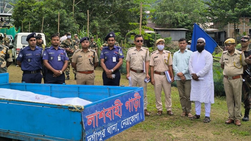 বাংলাদেশি সেই যুবকের লাশ হস্তান্তর করল বিএসএফ