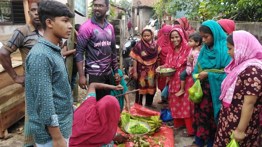 বরিশালে ন্যায্য মূল্যের দোকান, ১ ঘণ্টায় বিক্রি শেষ