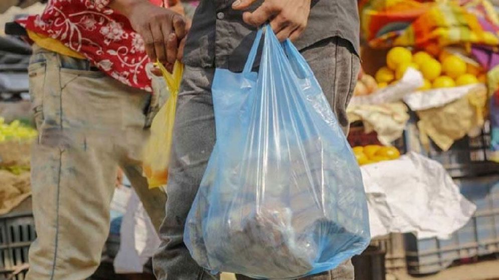 আজ থেকে কাঁচাবাজারেও নিষিদ্ধ পলিথিন ব্যাগ, চলবে অভিযান