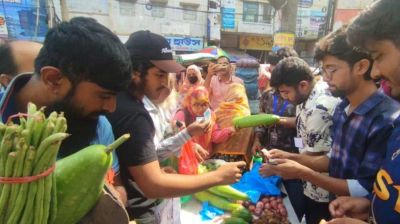 ডেমরায় ছাত্র তরুণের দোকানে বাড়ছে আগ্রহ