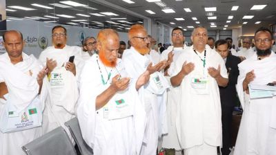 হজযাত্রীদের বিমান টিকিট ও তিন ফি’তে শুল্ক-ভ্যাট অব্যাহতি