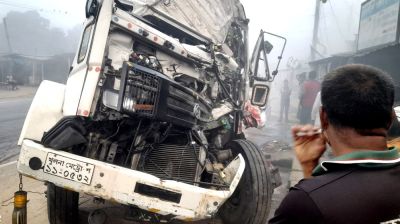 ঘোড়াঘাটে দাঁড়িয়ে থাকা ট্রাককে ধাক্কা, সহকারী নিহত