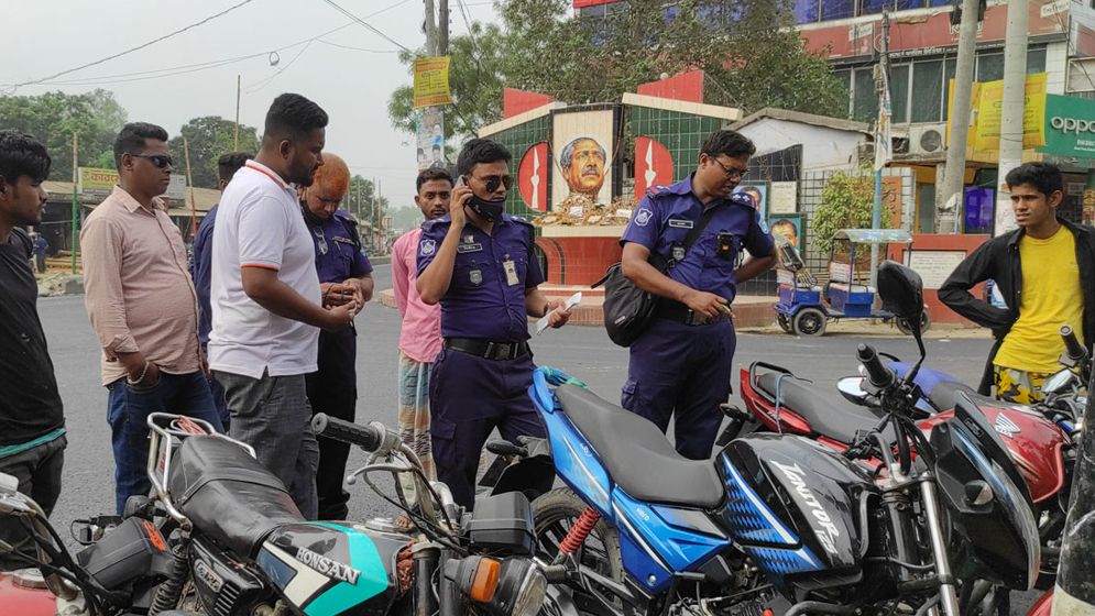 রাজধানীতে ট্রাফিক আইন লঙ্ঘনে ৬৩ লাখ টাকা জরিমানা