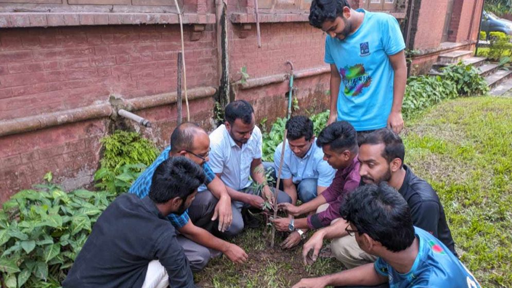 ঢাবিতে ছাত্রদলের ‘জিয়া ট্রি’ রোপণ