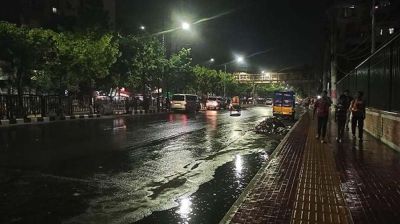 মধ্যরাতে রাজধানীতে বজ্রবৃষ্টি, বইছে হিমেল হাওয়া