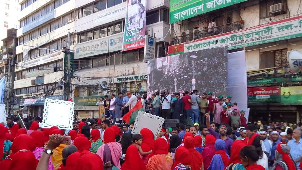 বিএনপি আয়োজিত র‌্যালিতে নেতাকর্মীদের ঢল