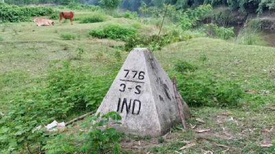 বাংলাদেশ-ভারত সীমান্তে পিলার দিচ্ছে জলপাইগুড়ি