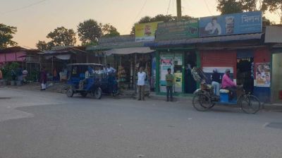 সরকারি জমিতে দোকান তুলে আ.লীগ নেতার চাঁদাবাজি