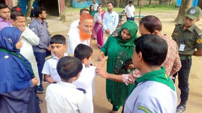 মনিরামপুরে স্কুলে অদ্ভুত রোগে আক্রান্ত শতাধিক শিক্ষার্থী