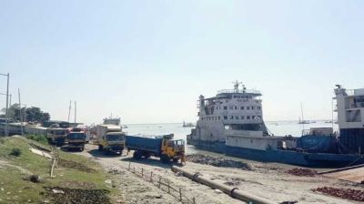 ৬২ ঘণ্টা পর আরিচা-কাজিরহাট নৌপথে ফেরি সার্ভিস চালু