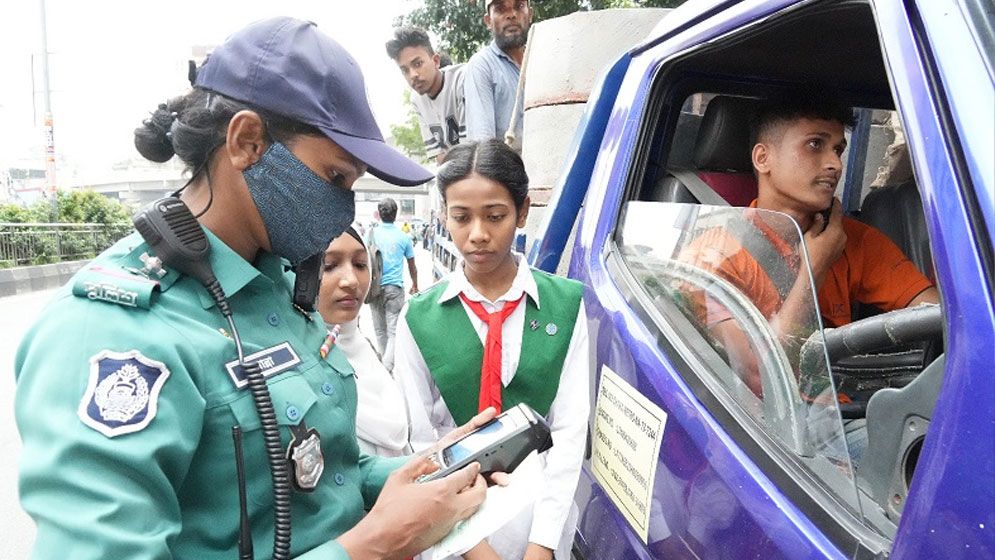 ডিএমপিতে ট্রাফিক আইন লঙ্ঘনে ২১৩১ মামলা