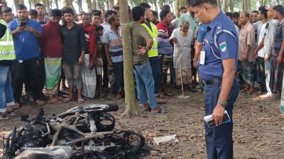 মোটরসাইকেলসহ ব্যবসায়ীকে পুড়িয়ে হত্যা