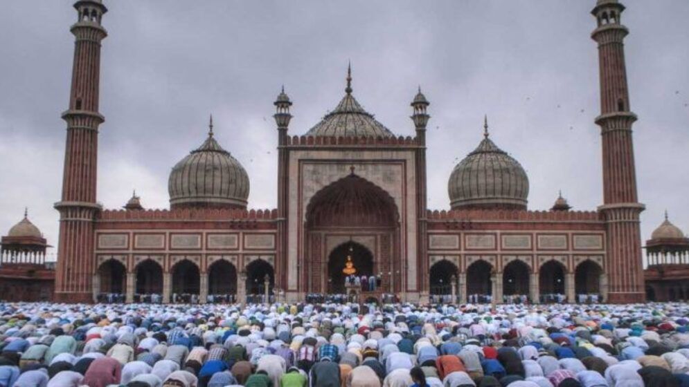 পাকিস্তানে বৃষ্টির জন্য নামাজ আদায় লাখো মুসল্লির