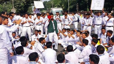 রাস্তা ছাড়ল রেসিডেন্সিয়ালের শিক্ষার্থীরা