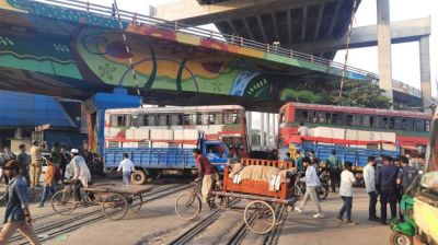 গাজায় ত্রাণবাহী শতাধিক ট্রাকে লুটপাট