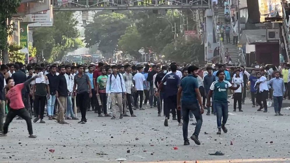 সায়েন্সল্যাবে ঢাকা কলেজ-সিটি কলেজ শিক্ষার্থীদের সংঘর্ষ