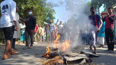 সম্মেলন নিয়ে বিএনপির দুপক্ষের উত্তেজনা, আগুন জ্বালিয়ে বিক্ষোভ