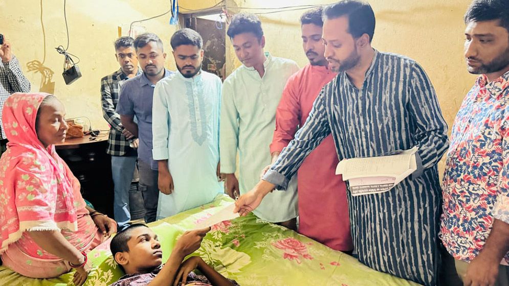 ছাত্র-জনতার গণআন্দোলনে আহত রানার পাশে ‘আমরা বিএনপি পরিবার’