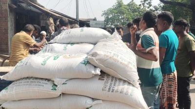 তানোরে সার বিতরণে অনিয়ম ও পাচার রোধে হট্টগোল মারপিট