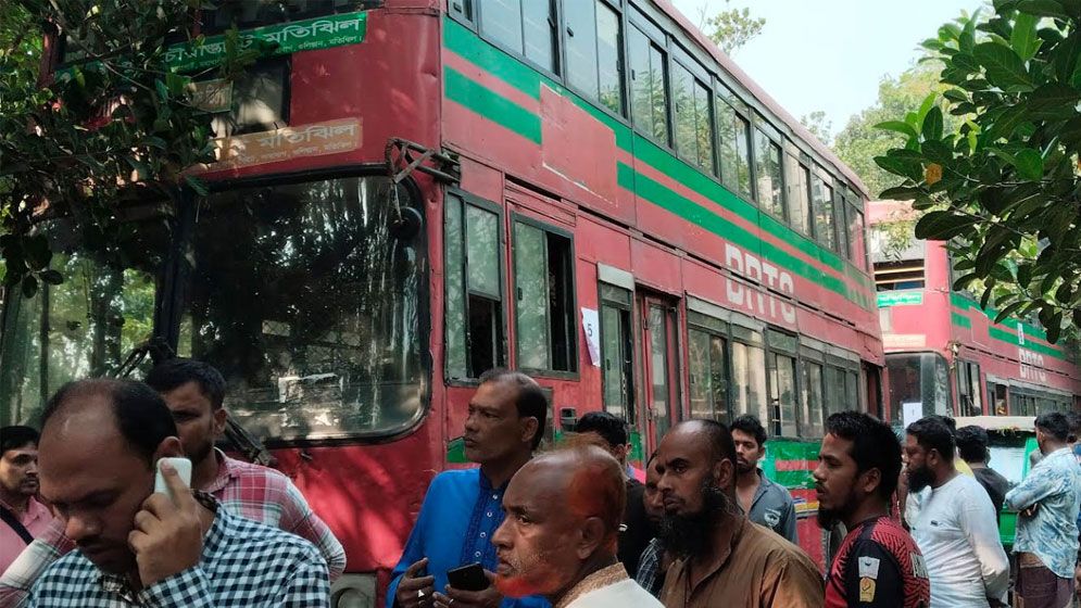 পিকনিকের বাসে বিদ্যুৎস্পৃষ্ট হয়ে ৩ শিক্ষার্থীর মৃত্যু