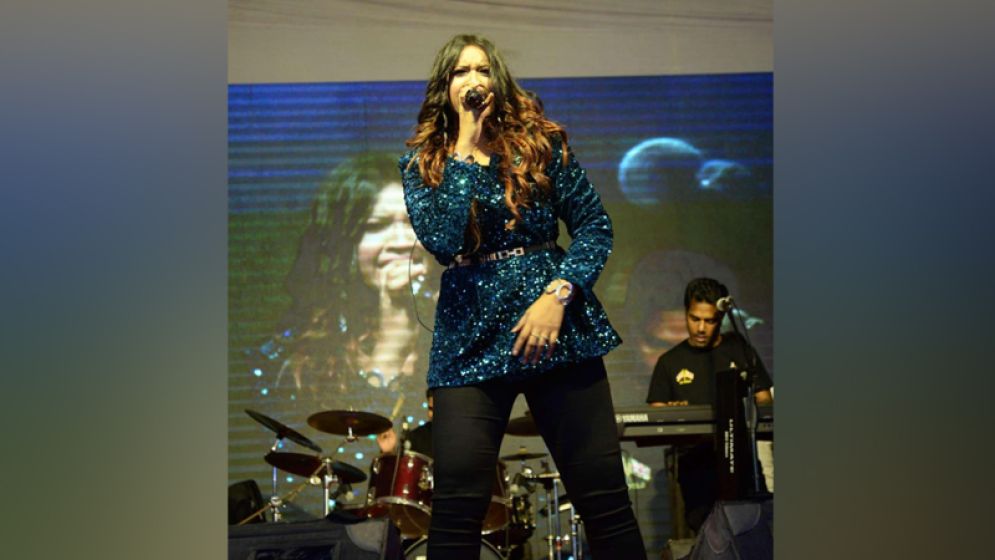 পরিবেশক সম্মেলনে মঞ্চ মাতালেন ঐশী
