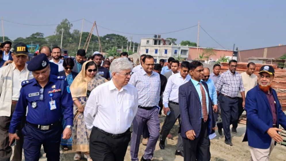 বিসিক কেমিক্যাল শিল্পপার্ক পরিদর্শন করলেন শিল্প উপদেষ্টা