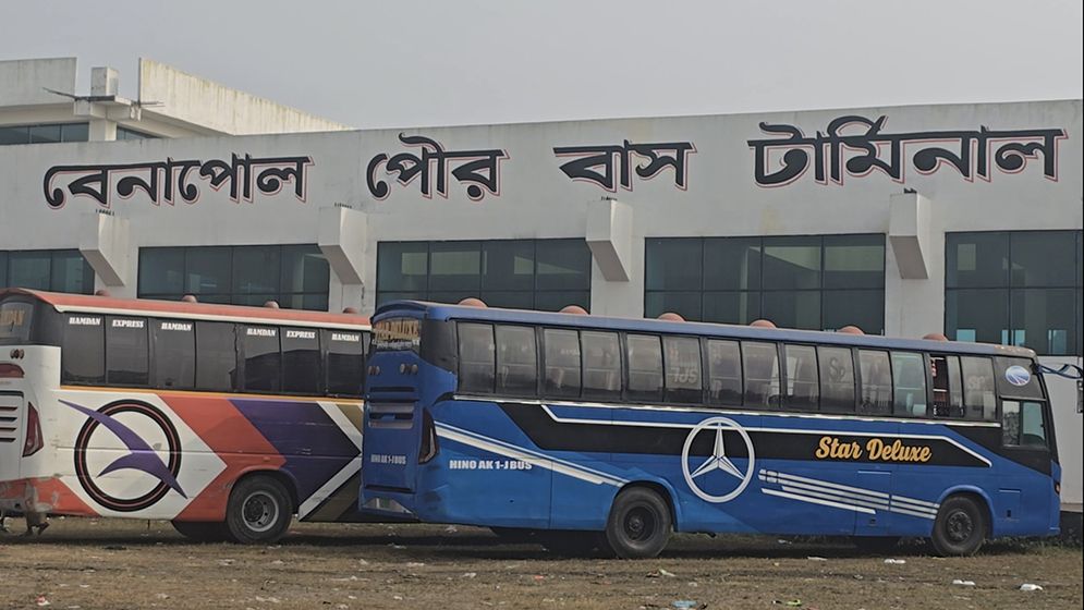 অবশেষে বেনাপোল থেকে দূরপাল্লার সব বাস চলাচল শুরু