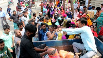 ১০ লাখ পোশাক শ্রমিক পাবেন টিসিবির পণ্য: অর্থ উপদেষ্টা