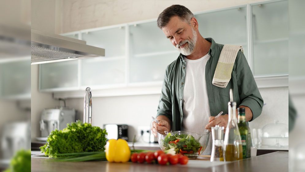 কোন ডায়েটে ৫০’র পরও পুরুষের হার্ট ও কোলেস্টেরল ঠিক থাকে