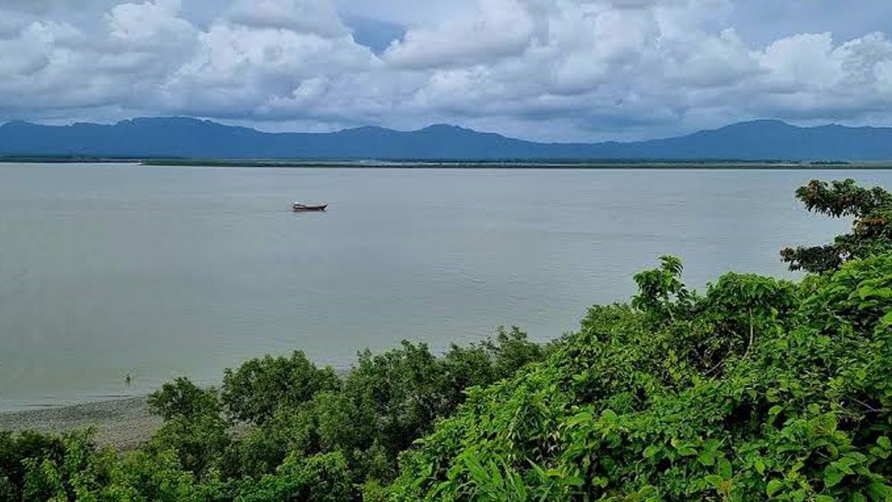 বিস্ফোরণে কাঁপল টেকনাফ, আতঙ্কিত এলাকাবাসী