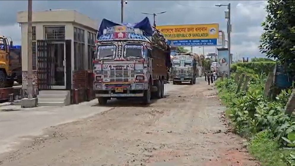 চিন্ময়কে মুক্তি না দিলে আমদানি-রপ্তানি বাণিজ্য বন্ধের হুমকি