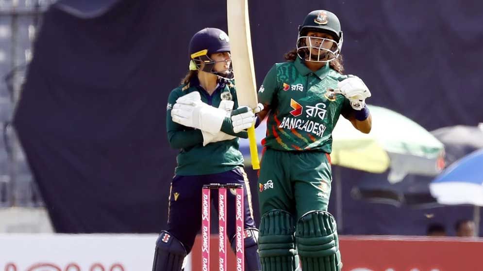 এক ম্যাচেই শারমিনের ৩টি রেকর্ড