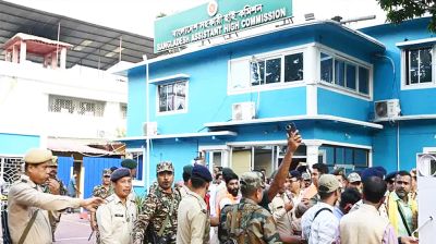 আগরতলায় দূতাবাসে হামলা: বাংলাদেশ ক্ষুব্ধ, ভারতের দুঃখ প্রকাশ