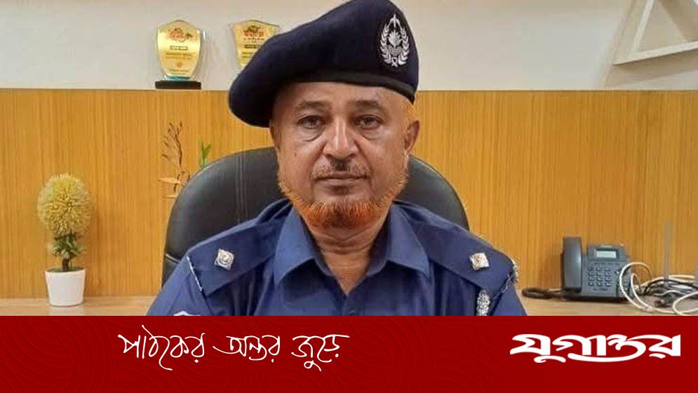 Qiz tizzagacha bolgan paypoqda sikiladi