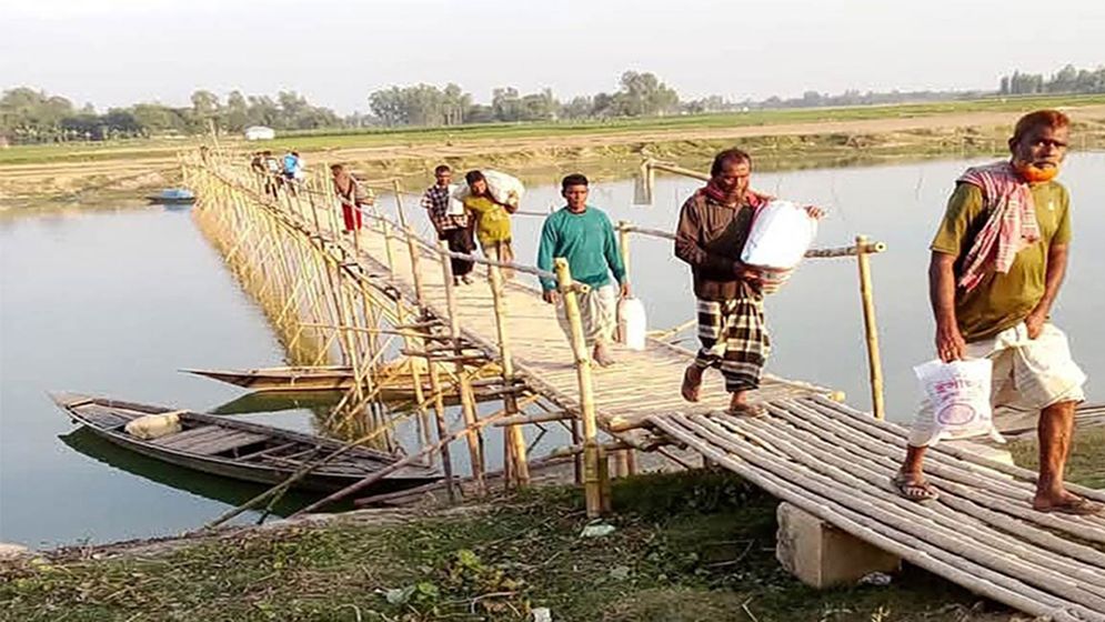 বাঙালি নদীতে ব্রিজের অভাবে ২৮ গ্রামের মানুষের দুর্ভোগ