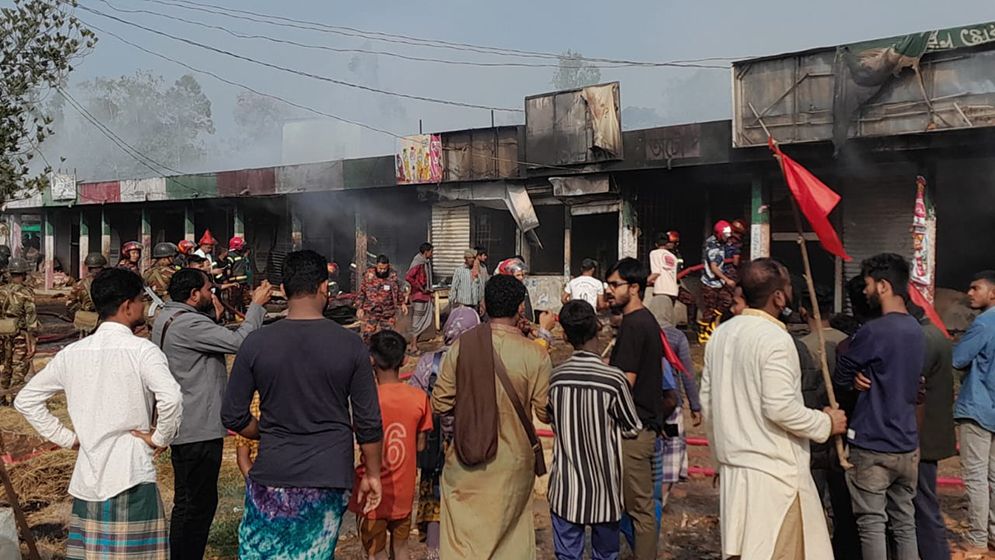 ১০ টাকার টমটম ভাড়া নিয়ে দুদল গ্রামবাসীর সংঘর্ষে আহত ৫০