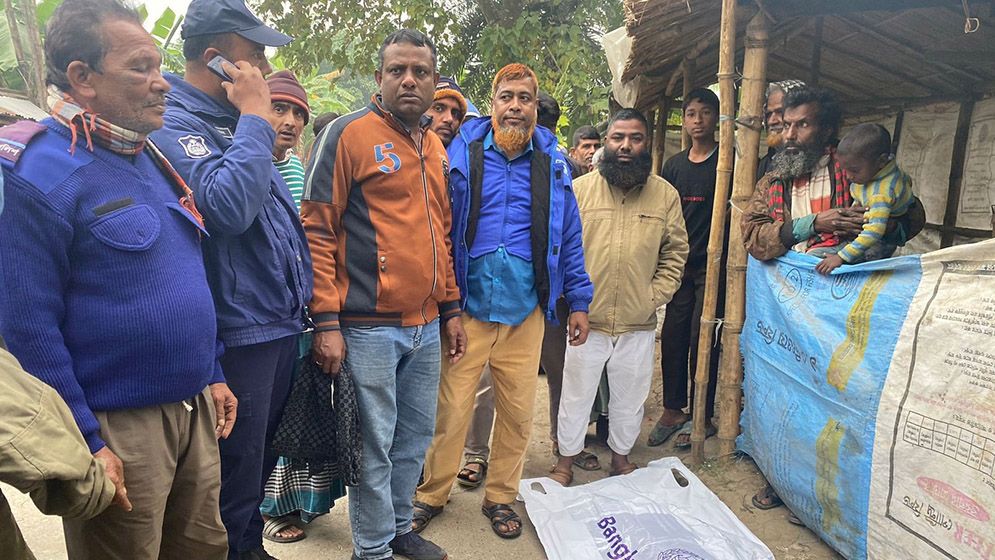 মেয়েকে কুপিয়ে হত্যা করল সৎমা, পিতার আত্মহত্যার চেষ্টা