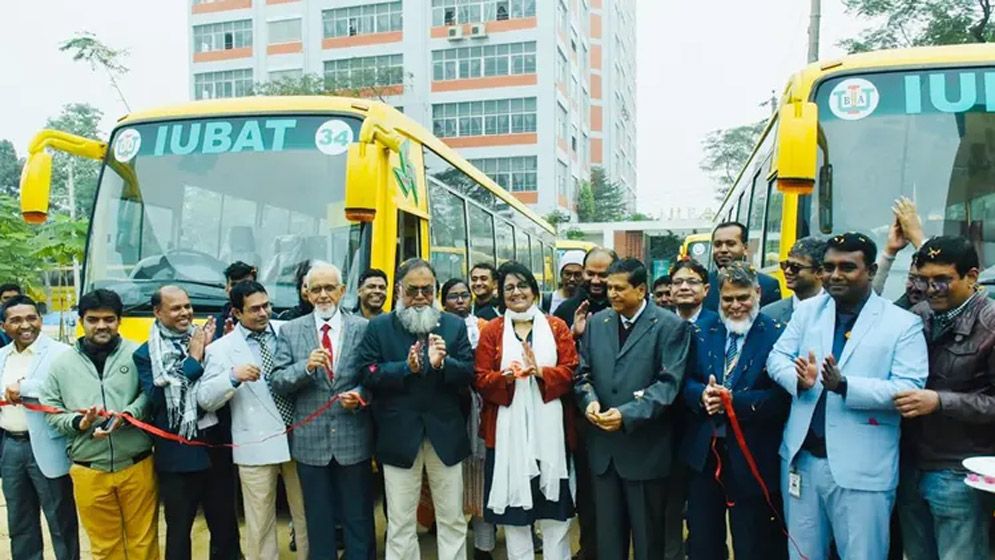 আইইউবিএটির শিক্ষার্থীদের জন্য ৭ নতুন বাস চালু