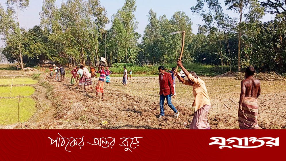 সারিয়াকান্দিতে গ্রামবাসীর স্বেচ্ছাশ্রমে দেড় কিমি. সড়ক নির্মাণ