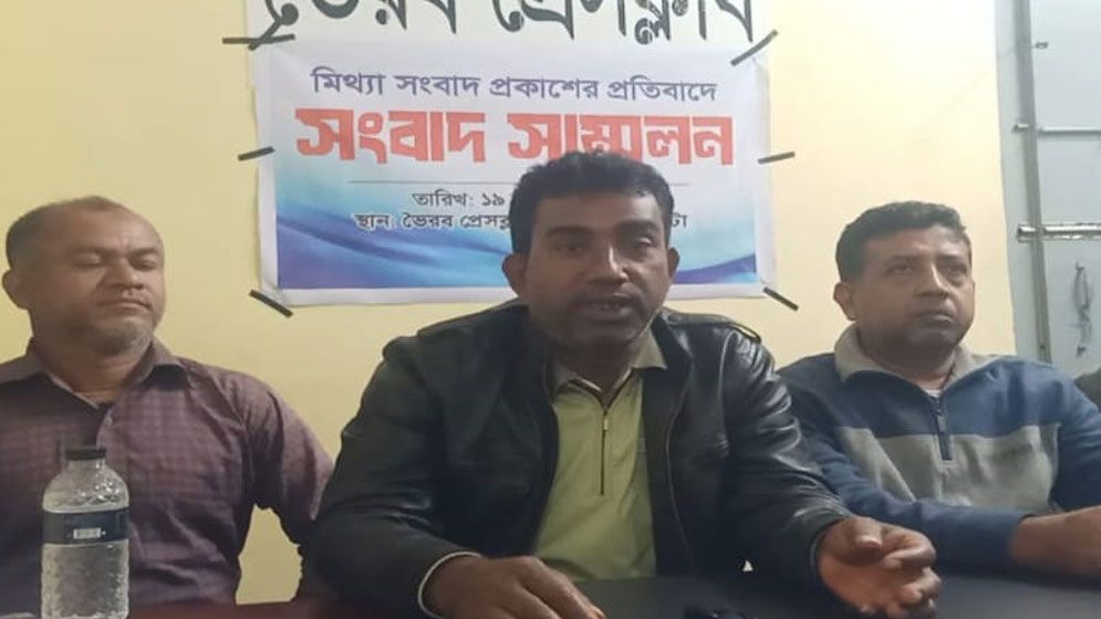 ভৈরবে ওসির বিরুদ্ধে ঘুস নেওয়ার অভিযোগ, পালটাপালটি সংবাদ সম্মেলন