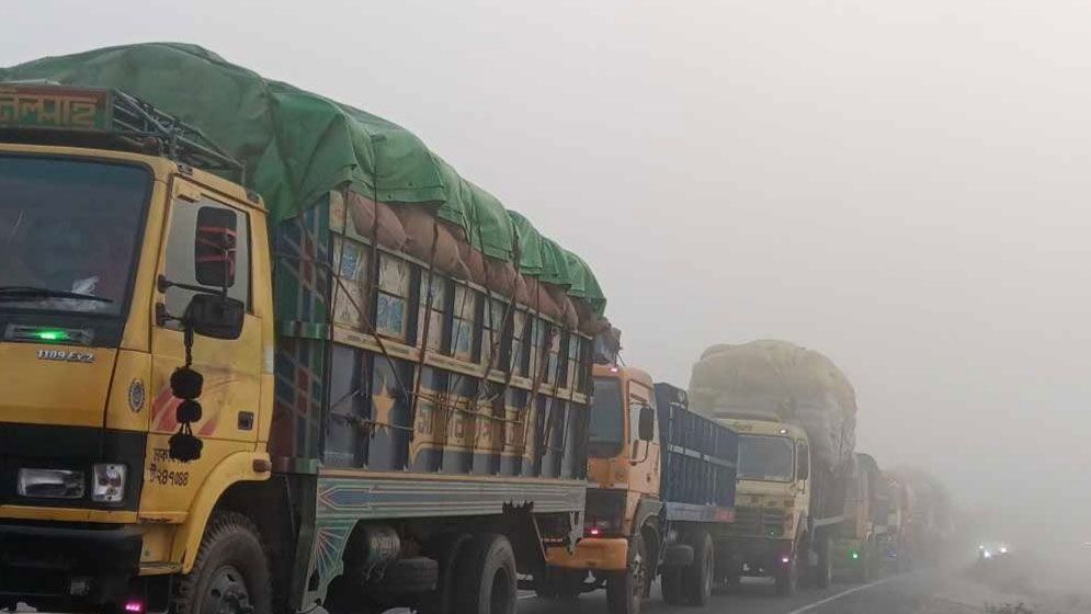 ৯ ঘণ্টা পর ঢাকা-টাঙ্গাইল মহাসড়কে যান চলাচল স্বাভাবিক