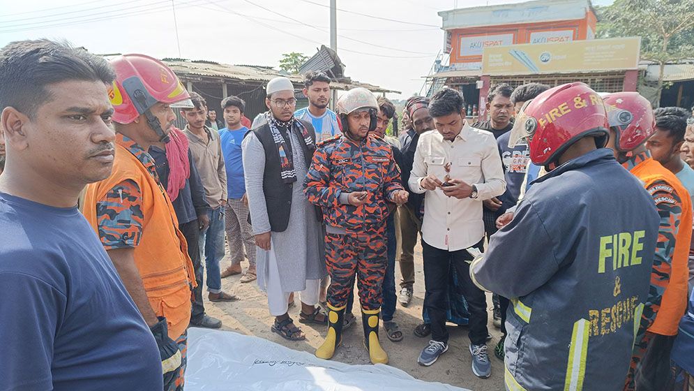 ট্রলির ধাক্কায় ইজিবাইকের দুই যাত্রী নিহত