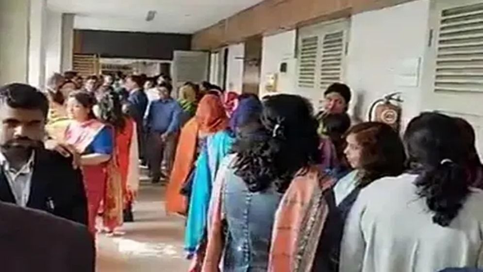 সচিবালয়ে শোডাউন